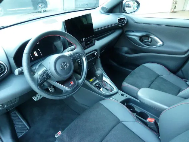Toyota Yaris 1.5 VVT-i HSD GR Sport