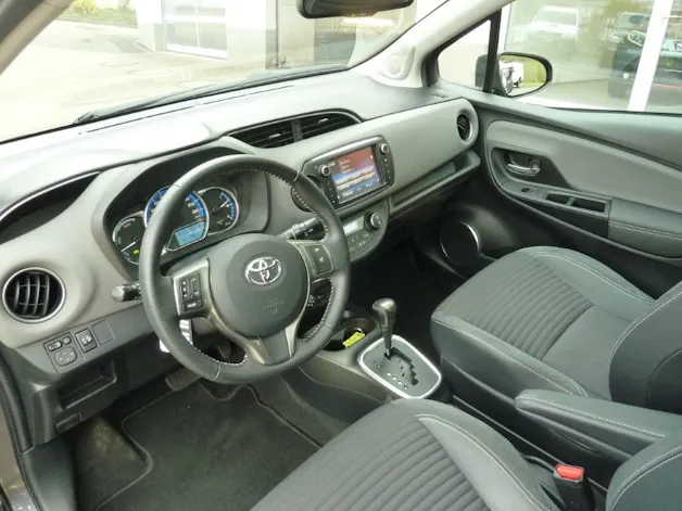 Toyota Yaris 1.5 VVT-i HSD Sol Premium