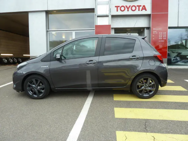 Toyota Yaris 1.5 VVT-i HSD Sol Premium