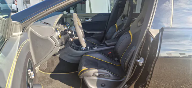 Mercedes-Benz CLA 45 AMG *Yellow Night Edition* 4m