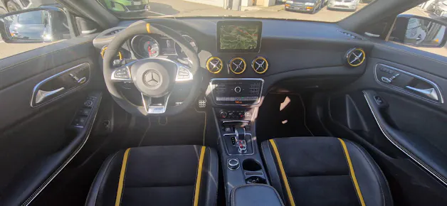 Mercedes-Benz CLA 45 AMG *Yellow Night Edition* 4m
