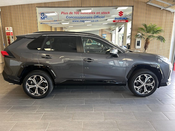First vehicle image