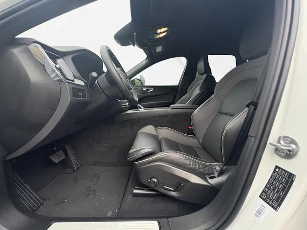 Volvo XC60 2.0 B5 MH Plus Dark AWD