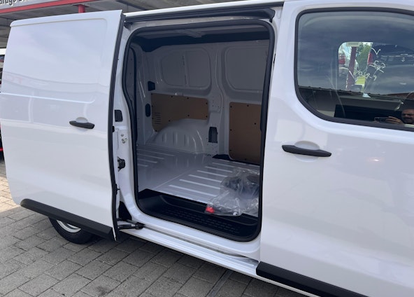 Vehicle image 9 Vehicle image 9