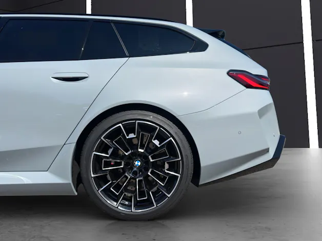 BMW M5 xDrive Touring