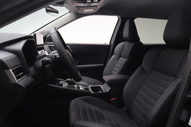 Vehicle image MITSUBISHI OUTLANDER