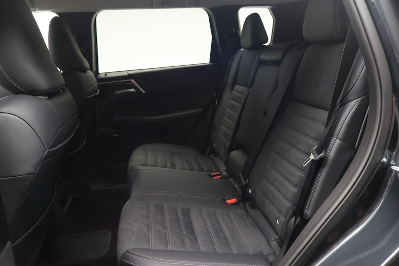 Vehicle image MITSUBISHI OUTLANDER