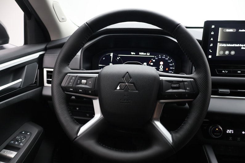 Vehicle image MITSUBISHI OUTLANDER