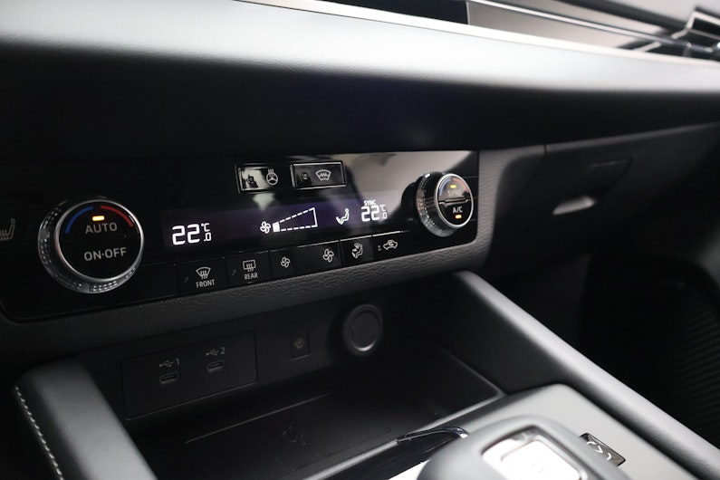 Vehicle image MITSUBISHI OUTLANDER