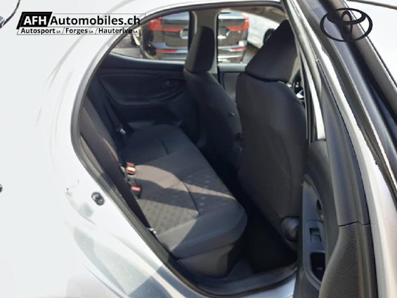 Vehicle image 14