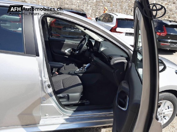 Vehicle image 15