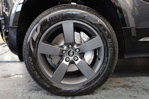 Vehicle image LAND ROVER Defender 110 3.0 D I6 300 X-Dynamic HSE