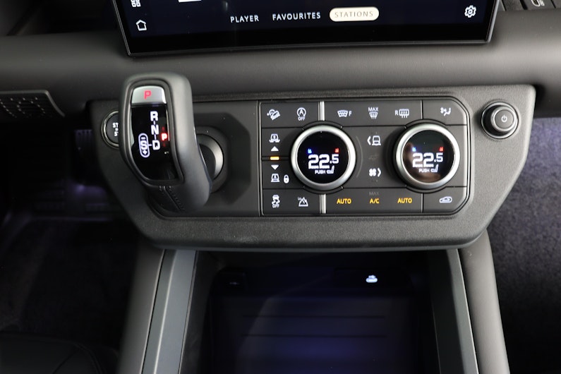 Vehicle image LAND ROVER DEFENDER