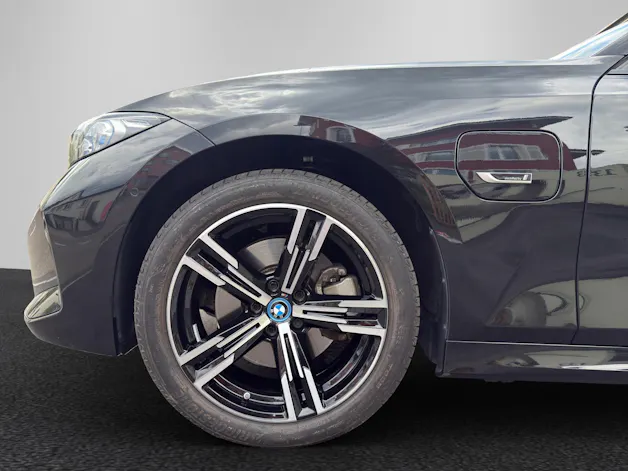 BMW 330e xDrive SAG Touring