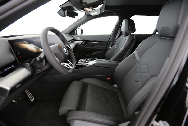 Vehicle image BMW 5 SERIES