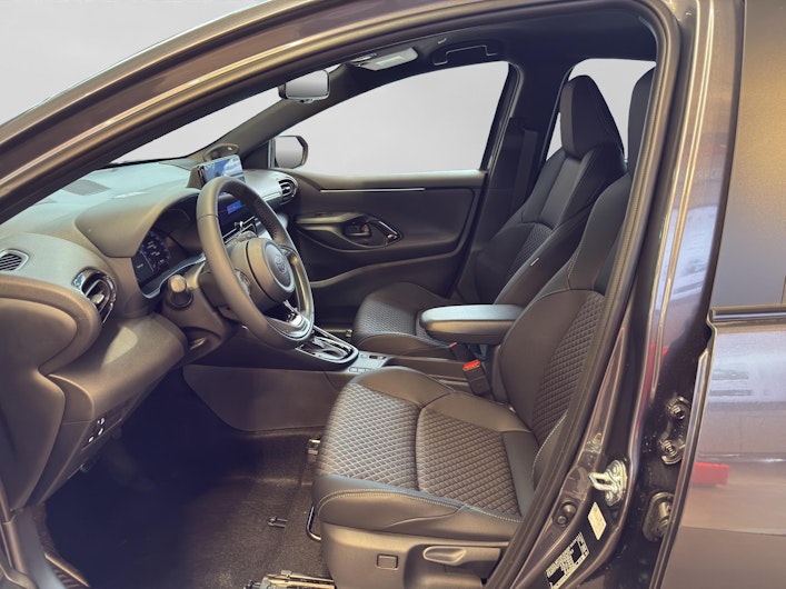 Vehicle image TOYOTA YARIS