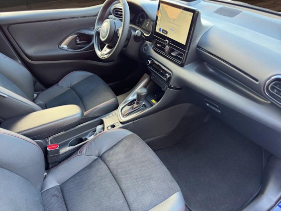 Vehicle image 6