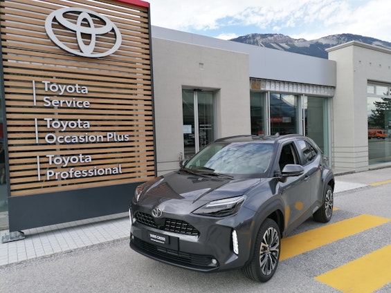 First vehicle image