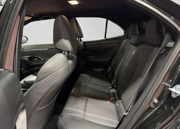 Vehicle image 6 Vehicle image 6