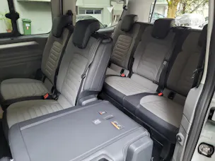 VW Caravelle BEV Style
