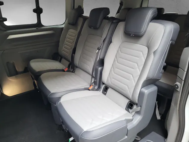 VW Caravelle BEV Style