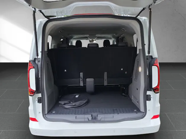 VW Caravelle BEV Style