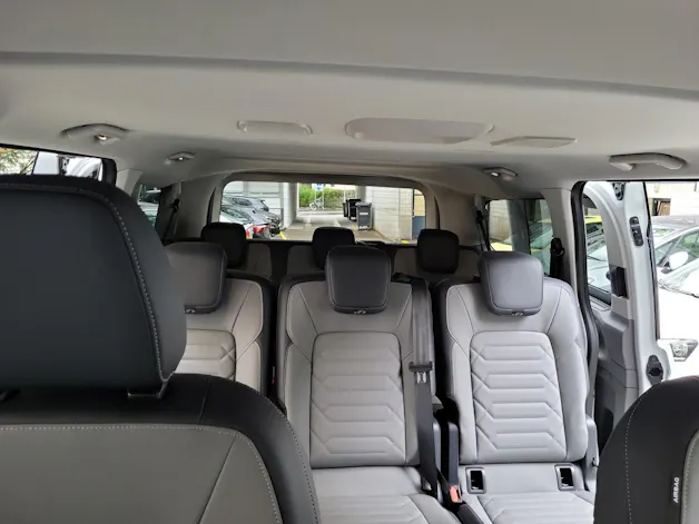 VW Caravelle BEV Style