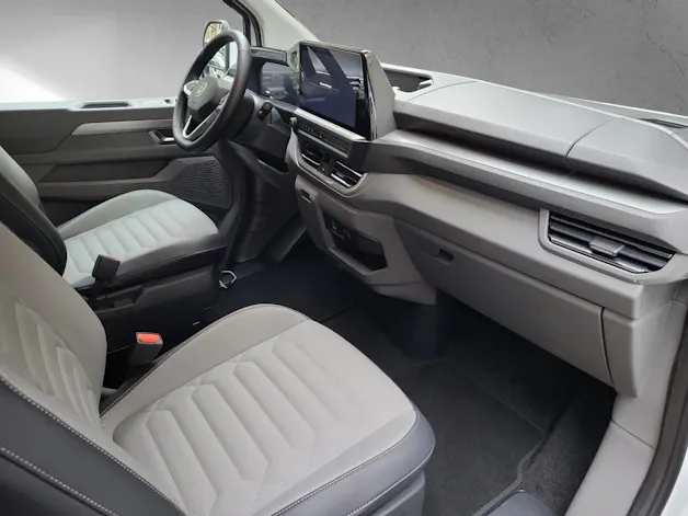 VW Caravelle BEV Style