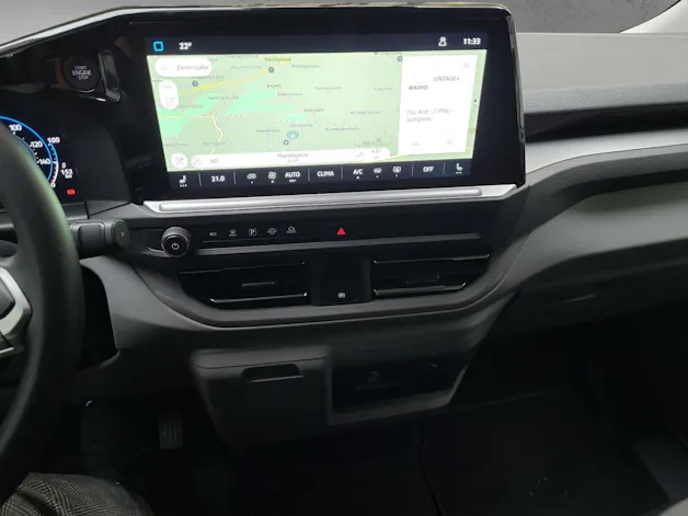VW Caravelle BEV Style
