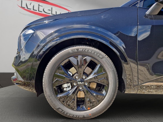 Vehicle image 17 Vehicle image 17