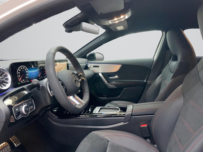 Vehicle image MERCEDES-BENZ A 180