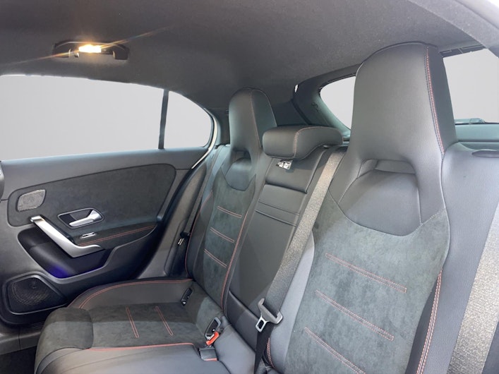 Vehicle image MERCEDES-BENZ A 180