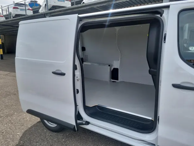 Opel Vivaro Cargo 2.0 D 144 S/S