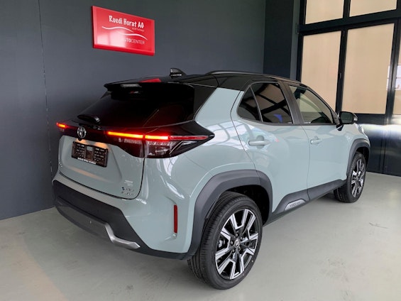 Vehicle image 10