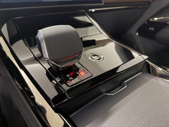 Vehicle image 10 Vehicle image 10