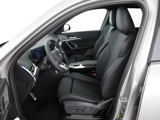 BMW X1 30e xDrive paddles 3