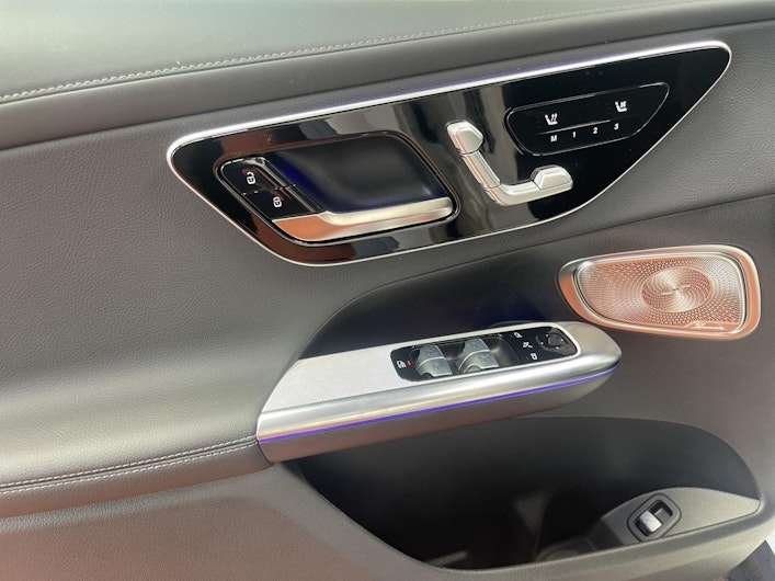 Vehicle image MERCEDES-BENZ GLC 220