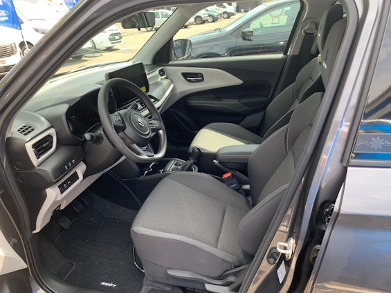 Vehicle image 7
