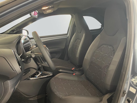 Vehicle image 9 Vehicle image 9