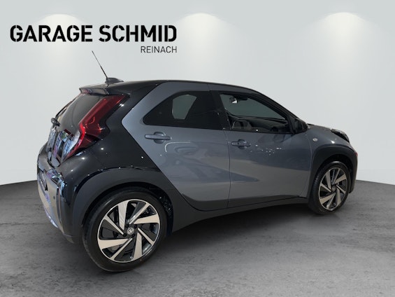 Vehicle image 6 Vehicle image 6