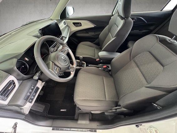 Vehicle image 26 Vehicle image 26