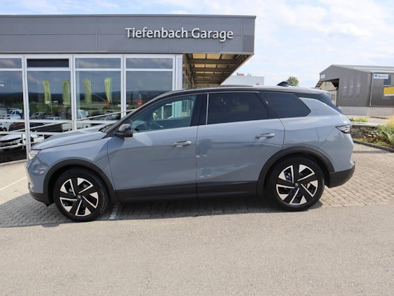 First vehicle image
