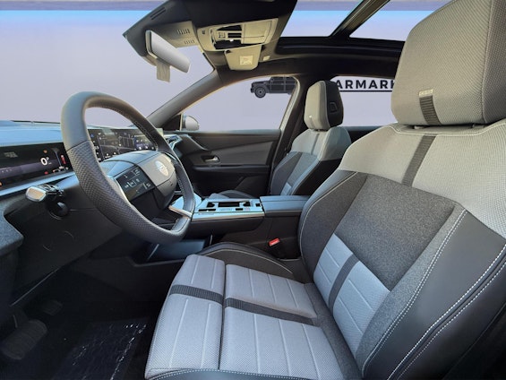 Vehicle image 9 Vehicle image 9