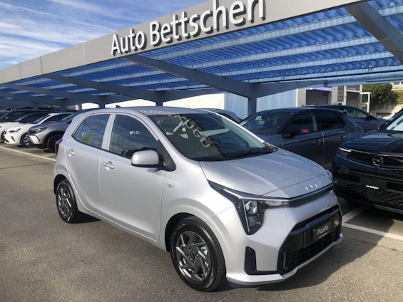 First vehicle image