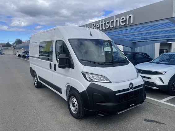 First vehicle image