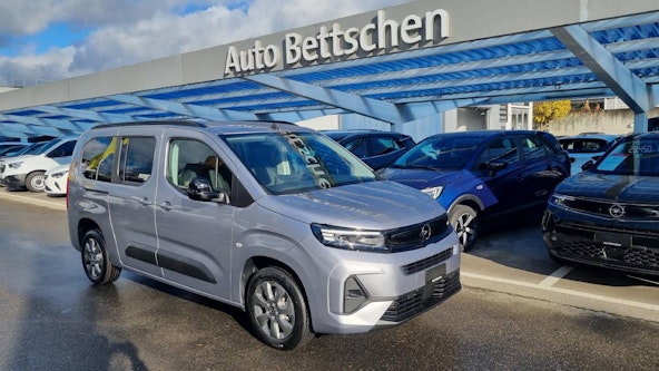 First vehicle image