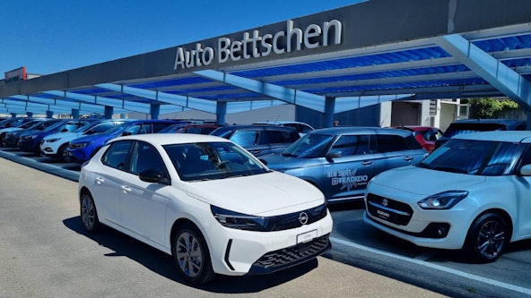 First vehicle image
