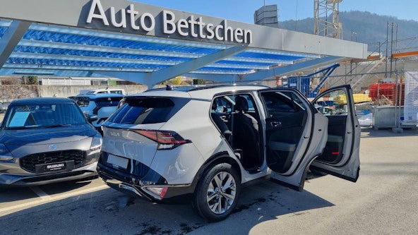Vehicle image 6