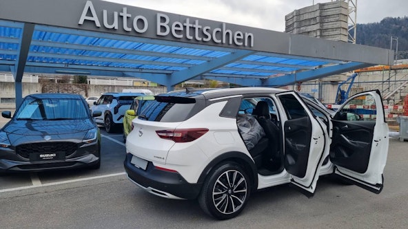 Vehicle image 6