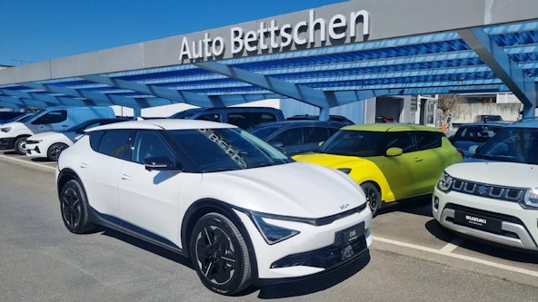 First vehicle image
